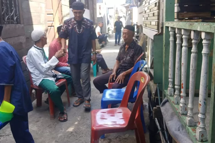 Keluarga korban menuntut keadilan dan berharap pada pihak kepolisian segera mengusut dan mengungkap para pelaku pembacokan tersebut.