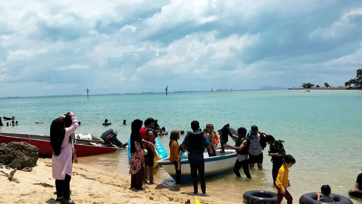 Pantai Nongsa, Batam, selalu ramai para pengunjung, terutama saat libur lebaran jadi tujuan wisata./net