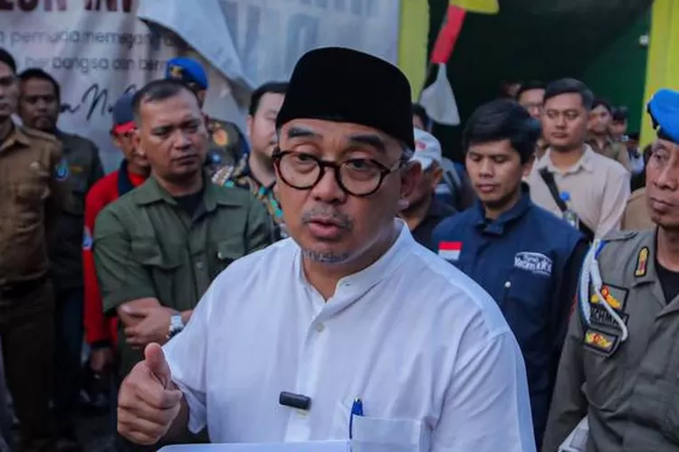 Wali Kota Bandung, Muhammad Farhan berkunjung ke warga di Kelurahan Pelindung Hewan. 