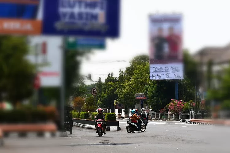 baliho cagub di jalan protolok kendal (dokumen)