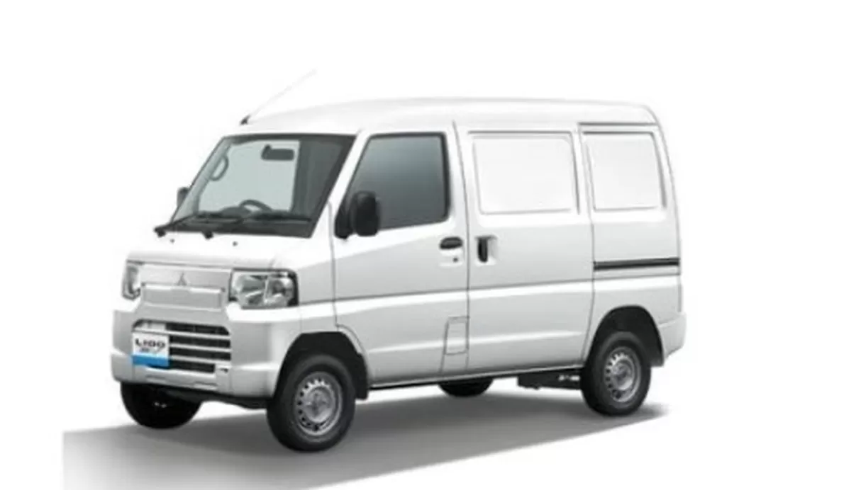 PT MMKSI hadirkan mobil niaga Mitsubishi L100 EV.