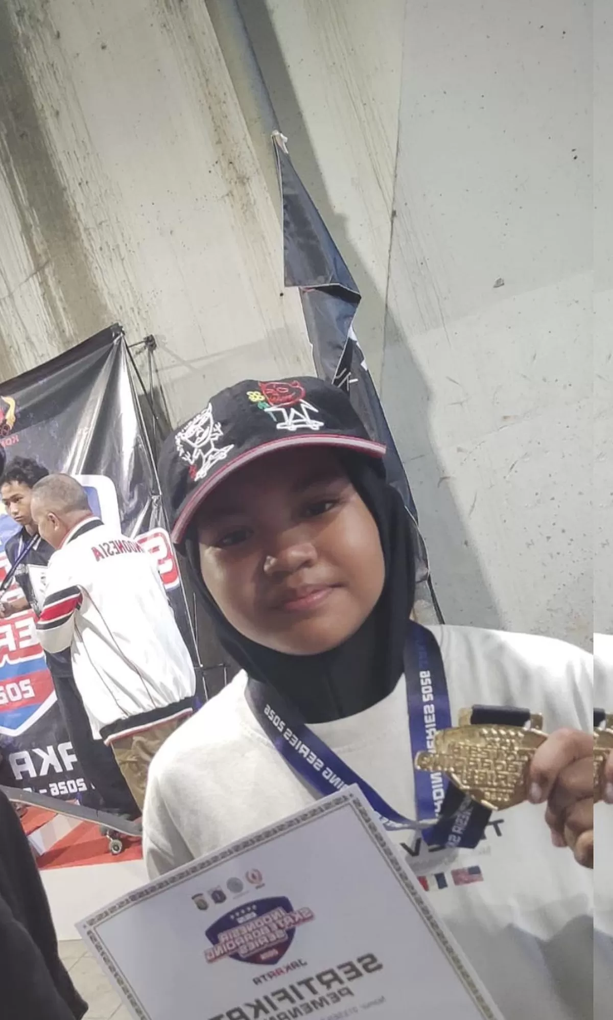 Fachriza Naysila, atlet skateboard putri asal Jayapura, Papua, berhasil merebut medali emas di kategori senior putri pada Indonesia Skateboarding Series (ISS) 2026 (Istimewa)