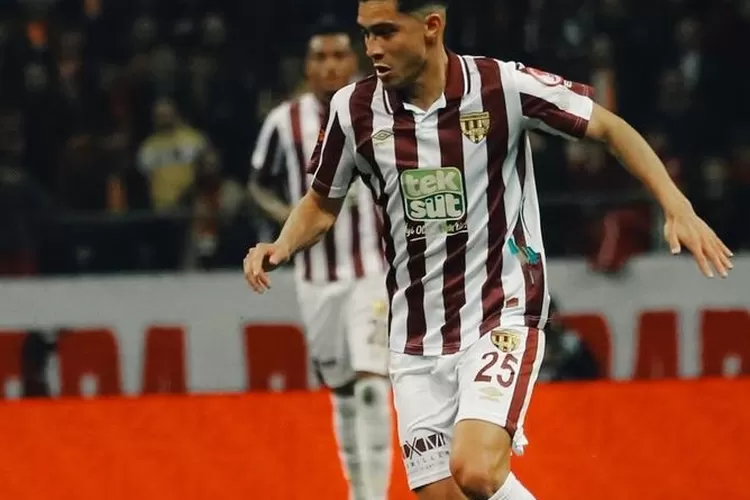 Navarone Foor, pemain kelahiran Belanda yang kini berkiprah di kasta kedua Liga Turki bersama Bandirmaspor (Instagram @navachesney)