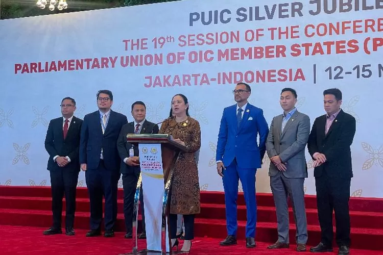 TNI dikerahkan amankan Kejaksaan, Puan minta penjelasan terbuka ke publik soal SOP dan dasar hukumnya. (HukamaNews.com / Net)