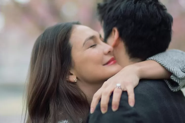 Luna Maya dilamar oleh Maxime Bouttier secara romantis saat berada di Jepang (Foto: Gorajuara/ Instagram/ @lunamaya)