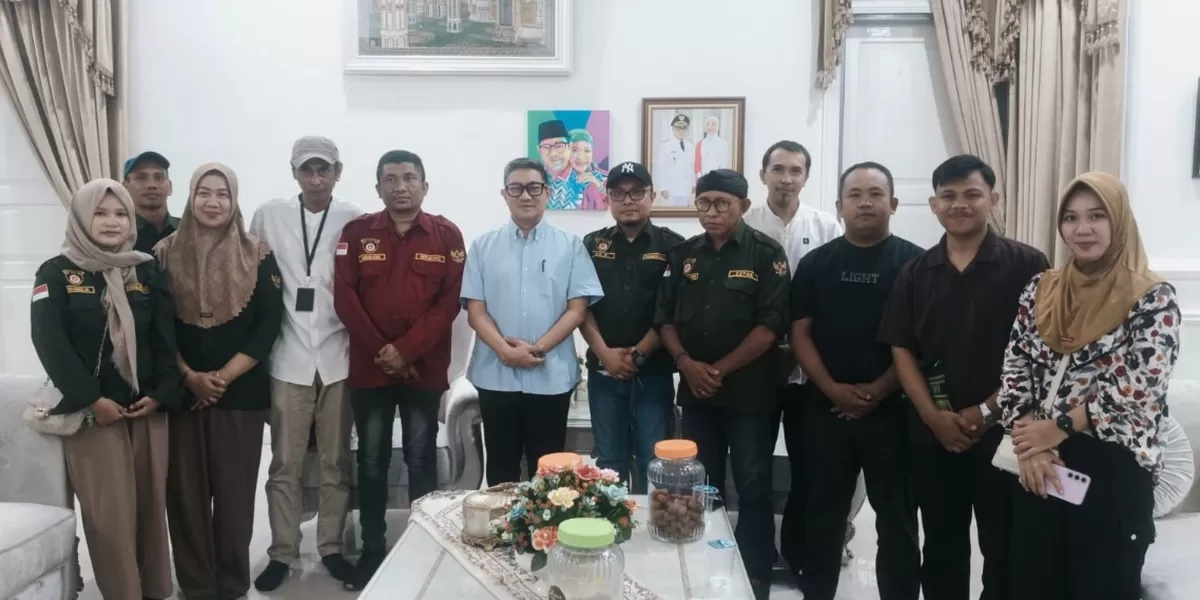 Wakil Wali Kota Gorontalo, Indra Gobel, menerima kunjungan pengurus Asosiasi Keluarga Pers Indonesia Provinsi Gorontalo dalam rangka persiapan Rapimnas dan UKW. (Foto: Zar_Go24Jam).