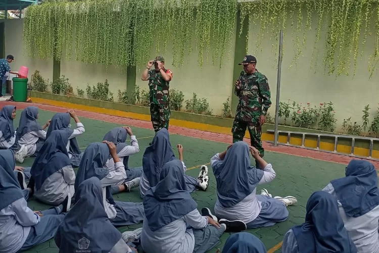 MA Asy-Syarifiyah Tanggulangin mengadakan kegiatan latihan Peraturan Baris-Berbaris (PBB) yang bekerja sama dengan Koramil Tanggulangin.