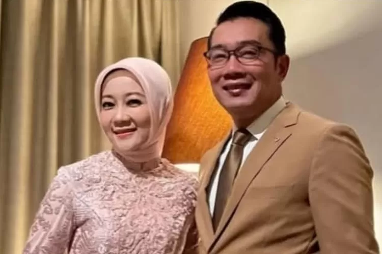 Ki Bajra Ajisatya ungkap istri Ridwan Kamil sudah lama tahu skandal dengan Lisa Mariana. (ManggaraiNews.com)