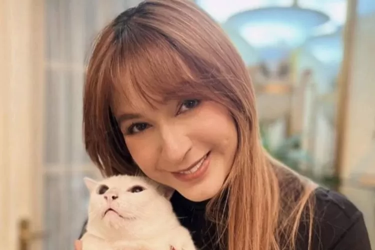 Potret Artis Puput Novel, penyintas kanker payudara di Indonesia. (Instagram.com/@puputnovel_)