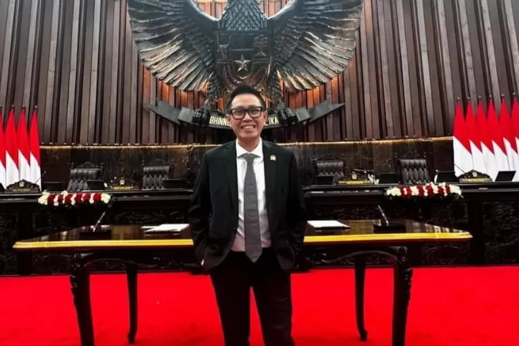 Artis sekaligus politikus Eko Patrio viral karena joget saat Sidang Tahunan MPR dan parodi DJ sound horeg. (Instagram/ekopatriosuper)