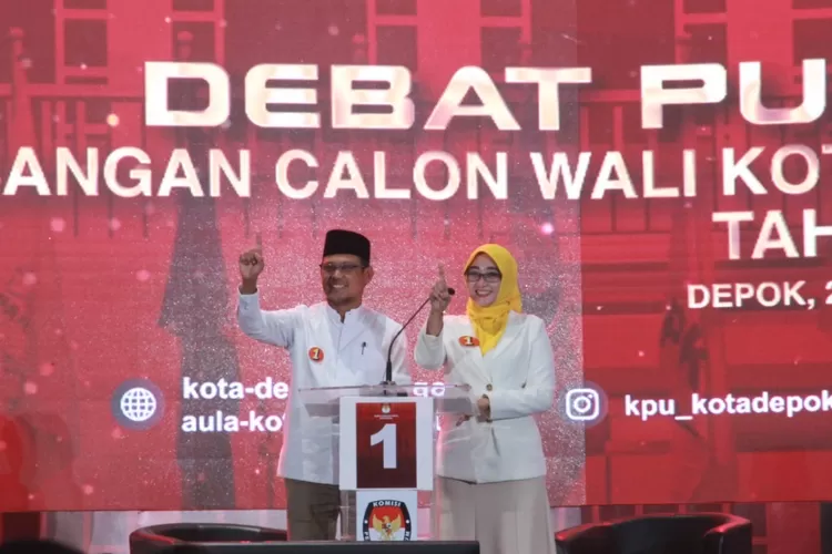  Calon Walikota dan Wakil Walikota Depok, Nomor Urut 1, Imam Budi Hartono-Ririn Farabi Arafiq (Imam-Ririn), dalam debat pamungkas Pilkada Depok 2024, Kamis (21/11) malam. (ARNET/RADAR DEPOK)