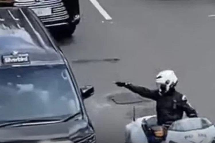 Patwal Mobil dinas RI 36 mendapatkan teguran