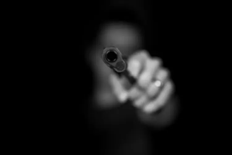 Ilustrasi penembakan WNI oleh aparat Malaysia. (Unsplash/Max Kleinen)