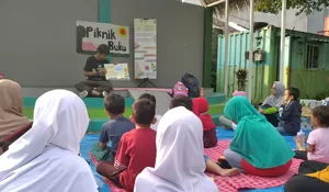 Isi Libur Sekolah dengan Piknik Buku Bersama Perpustakaan Komunitas Masyarakat Lazan Mini Library di Mampang Depok