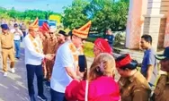 Bupati dan Wabup Morowali Utara Disambut Meriah di Perbatasan di Desa Tiwaa