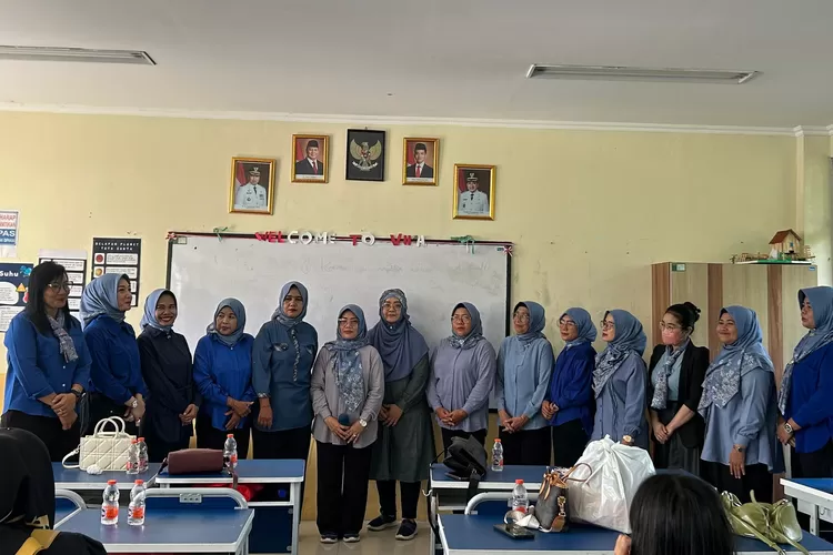 Pelaksanaan kegiatan pelantikan pengurus komite SMPN 26 Depok, di aula sekolahnya, Selasa (17/6). (ANDIKA EKA/RADAR DEPOK)