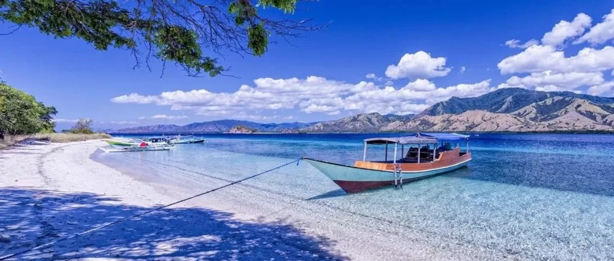 Salah satu destinasi wisata bahari yang menajubkan di Labuan Bajo,Provinsi Nusa Tenggara Timur.