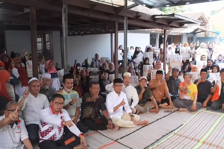 Calon Walikota Depok nomor urut 1, Imam Budi Hartono saat kampanye RW2 dan RW1, Kelurahan Pondok Cina, Beji, Depok. (RADARDEPOK)