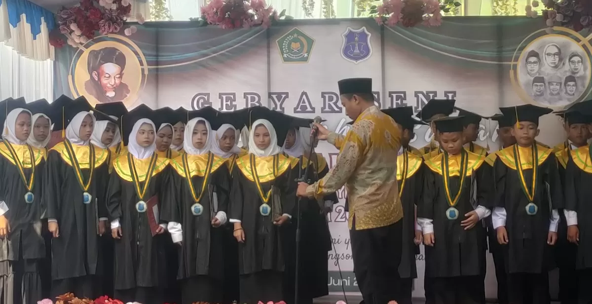 Para siswa saat diwisuda. (SketsaNusantara.id)