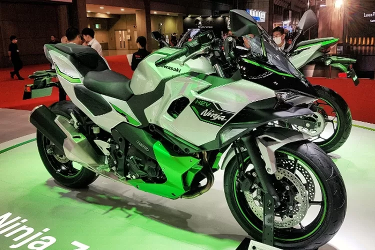 Resmi Hadir di Jepang! Kawasaki Ninja 7 Hybrid Debut Perdana Pada Japan Mobility Show 2023.