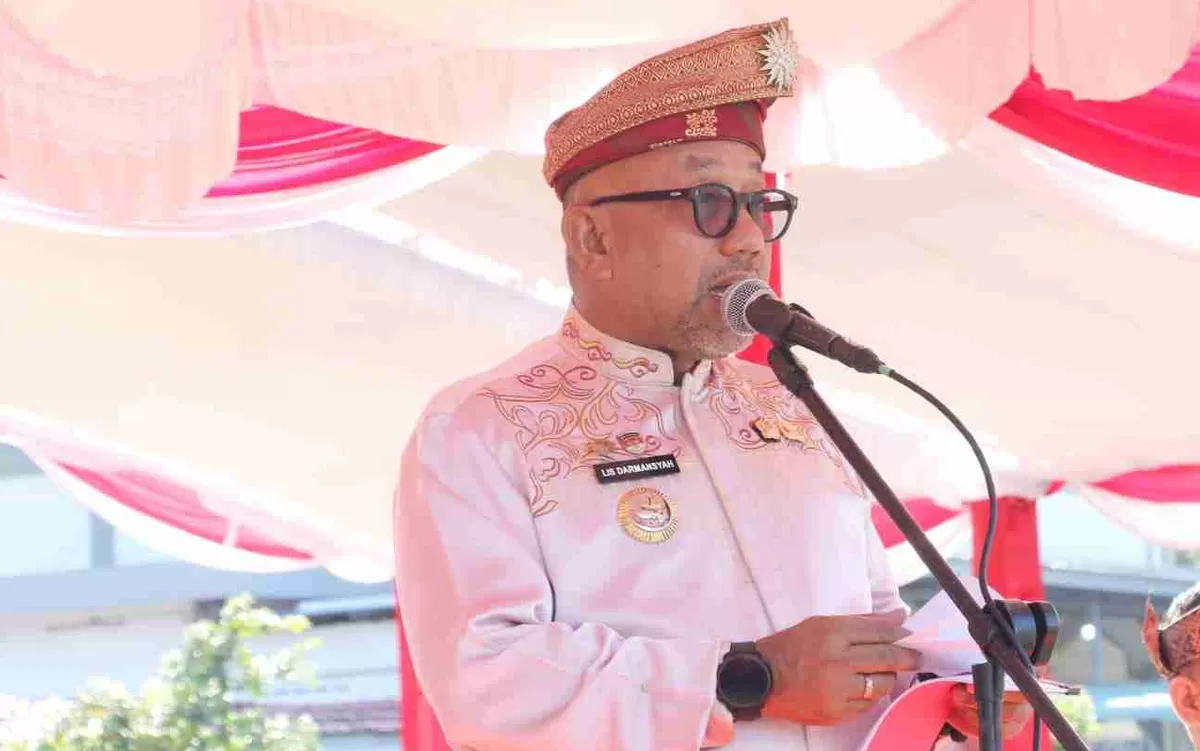 Walikota Tanjungpinang Lis Darmansyah saat memimpin upacara Hardiknas disejalankan peringatan Hari Otda ke-30.(Foto: Diskominfo Tanjungpinang)