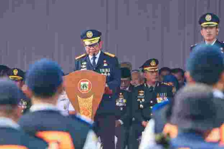  Pemerintah Provinsi (Pemprov) DKI Jakarta menggelar upacara peringatan Hari Perhubungan Nasional (Harhubnas) ke-55 di Lapangan Silang Monas