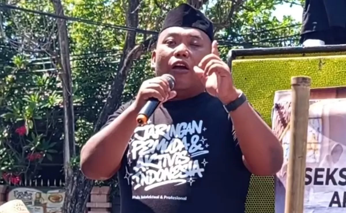 Soleh, salah satu orator di aksi demonstrasi Paguyuban Juru Parkir Surabaya, Senin (31/6/2026) 