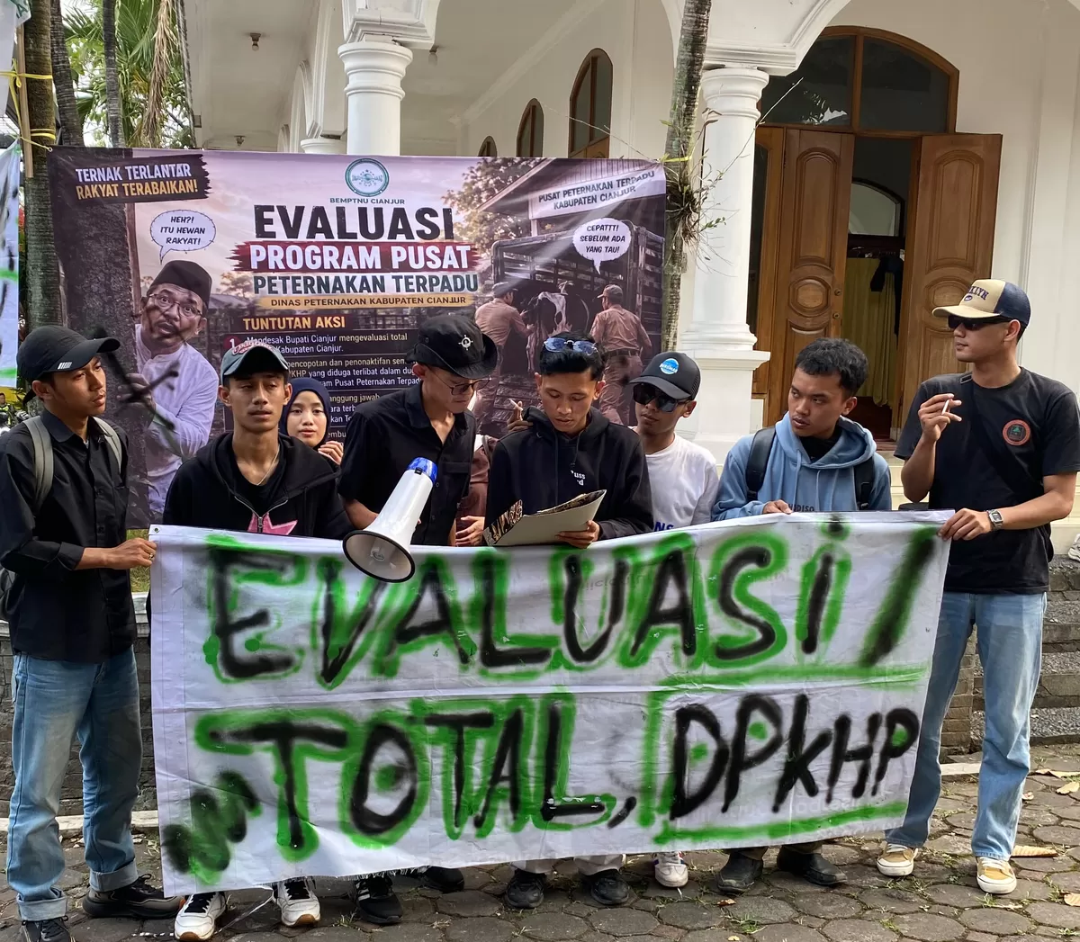 Aksi BEMPTNU Cianjur Desak Evaluasi DPKHP  (BEM PTNU Cianjur for Journalnusantara )