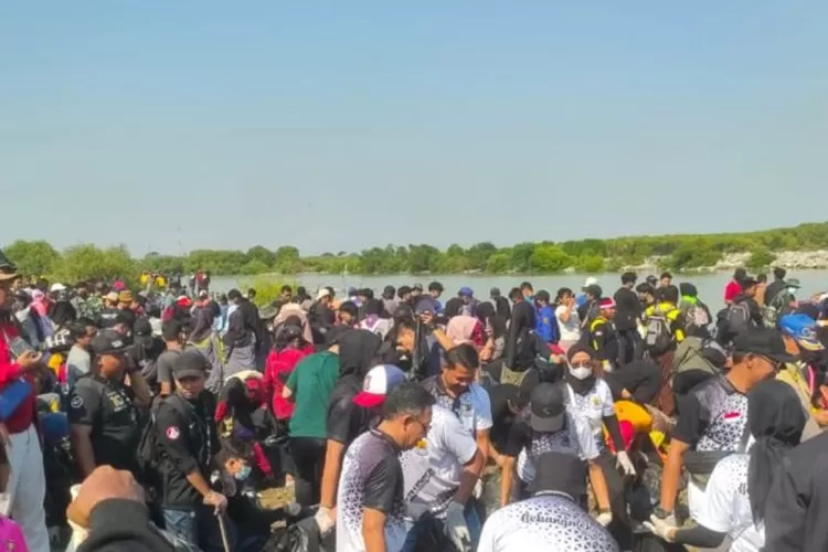 40 Ton Sampah Diangkut Dari Kawasan Wisata Pantai Baro Gebang - Pojok Baca