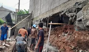 Tembok Belakang SPBU Parung Bingung Depok Berantakan, Warga Masih Was-was