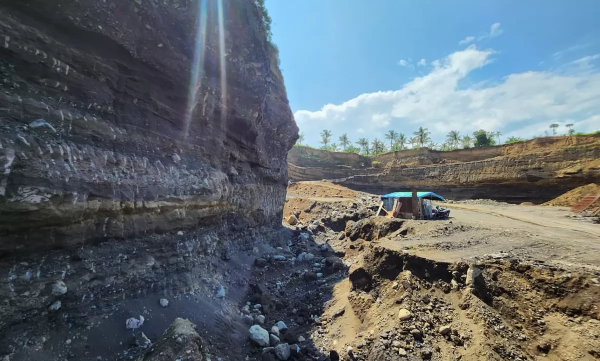 Sengkarut tambang galian C di Kabupaten Banyuwangi merupakan masalah menahun yang membutuhkan green solution (solusi hijau) konkret, bukan sekadar penertiban musiman. (Dok. Promedia Group)