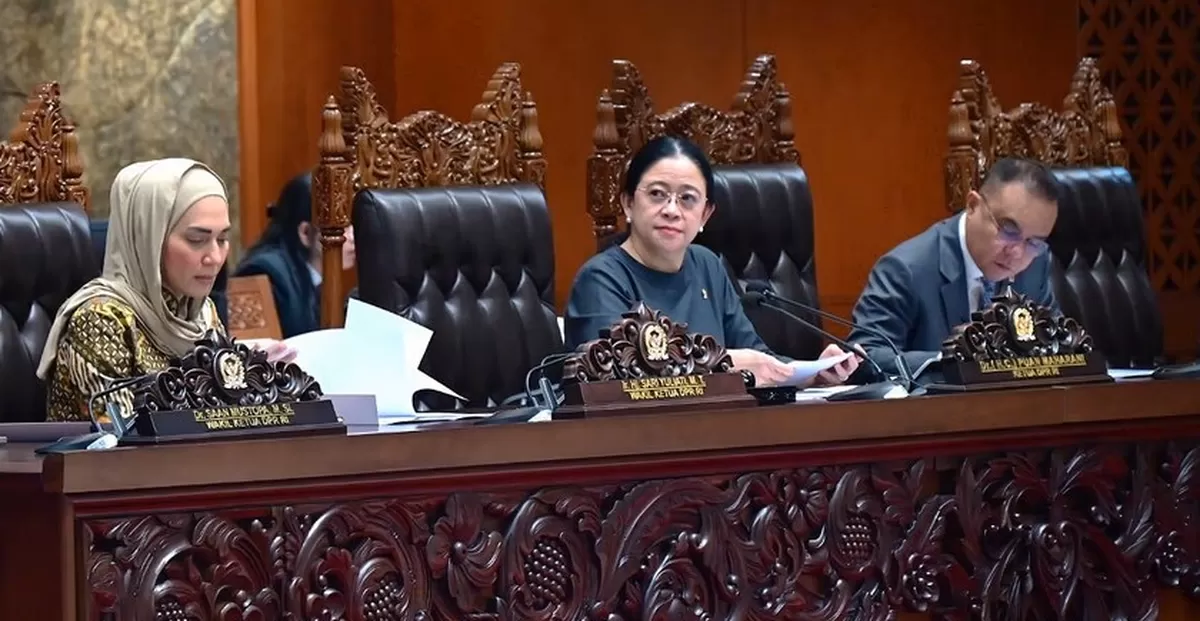 Potret Ketua DPR RI, Puan Maharani dalam pengesahan RUU PPRT dalam rapat paripurna yang menjadi payung hukum bagi pekerja rumah tangga (dpr.go.id)