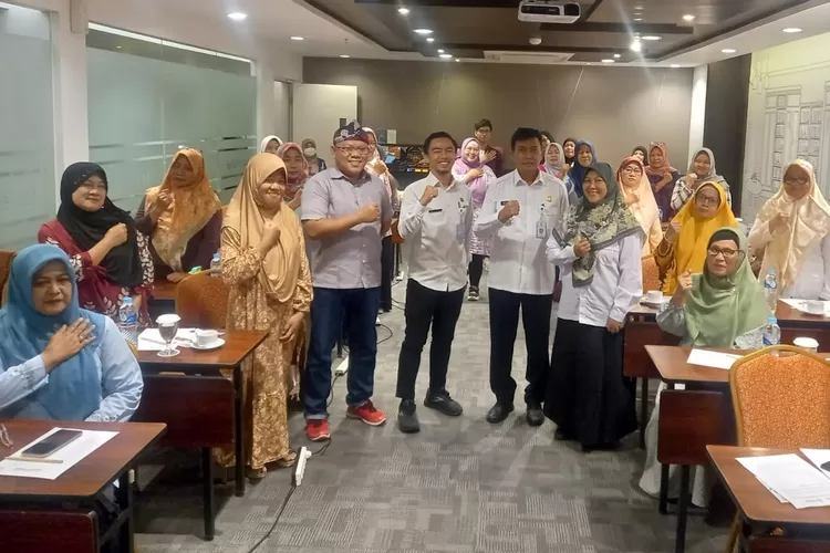 Puluhan anggota Wirausaha Baru (WUB) Kelurahan Baktijaya, Kecamatan Sukmajaya, Depok, dapat pelatihan digital marketing, di Fave Hotel Depok, 6-8 Desember. (Radar Depok)