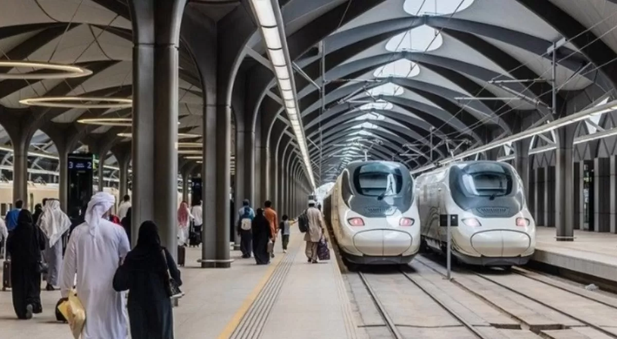 Suasana stasiun kereta api di Arab Saudi. Pada bulan Ramadan menyiapkan 1,7 juta kursi melayani jamaah antara Makkah dan Madinah./(foto:himpuh.or.id)