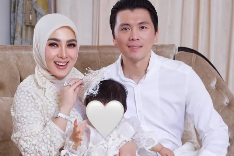 Reino Barack berkumpul dengan Syahrini dan buah hati tercinta (Foto: Gorajuara/ Instagram/ @reinobarack)