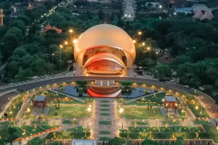 Taman Mini indonesia indah. (tamanmini.com)