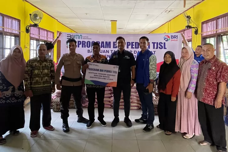 BRI Peduli menyalurkan bantuan tanggap bencana untuk warga terdampak banjir di Luwu Utara dan Tanah Laut, bantu pemulihan pasca bencana. (BRI / GoraJuara.com)