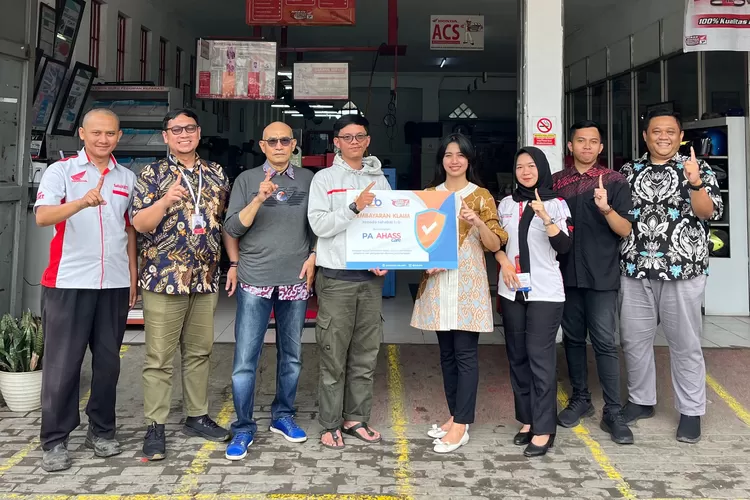 AHASS Care, memberikan pelayana kepala pengguna sepeda motor Honda, sebagai bentuk kepedulian perusahaan.