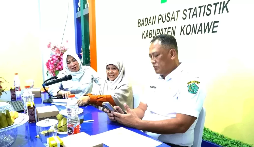 Sekda Konawe Ferdinand saat mengikuti rilis Statistik (BPS) Kabupaten Konawe merilis data terbaru Indeks Harga Konsumen (IHK) Maret 2026 dalam kegiatan resmi yang digelar di ruang rapat