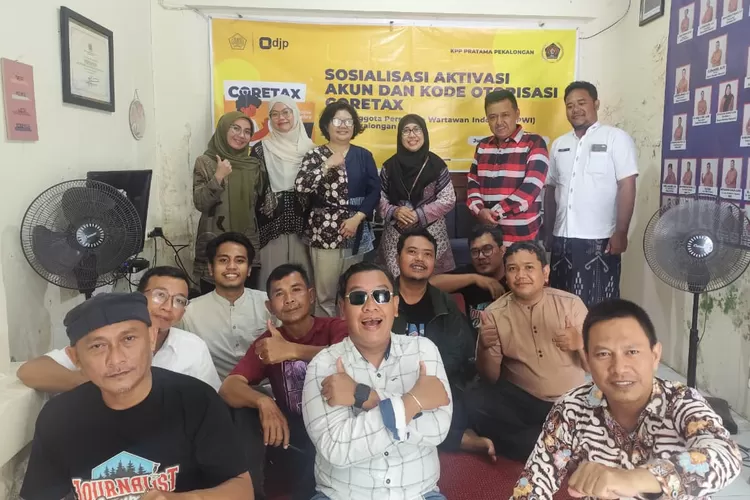 SOSIALISASI : KPP Pratama Pekalongan saat sosialisasi aktivasi akun dan kode otorisasi Coretax di Kantor PWI Kota Pekalongan.