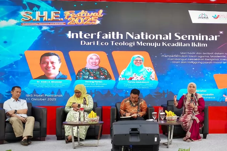 Interfaith National Seminar bertajuk &ldquo;Dari Eco Teologi Menuju Keadilan Iklim&rdquo; hadirkan para tokoh lintas agama, akademisi, dan aktivis lingkungan, di Hotel Ibis Pontianak, Sabtu (11/10/2025).
