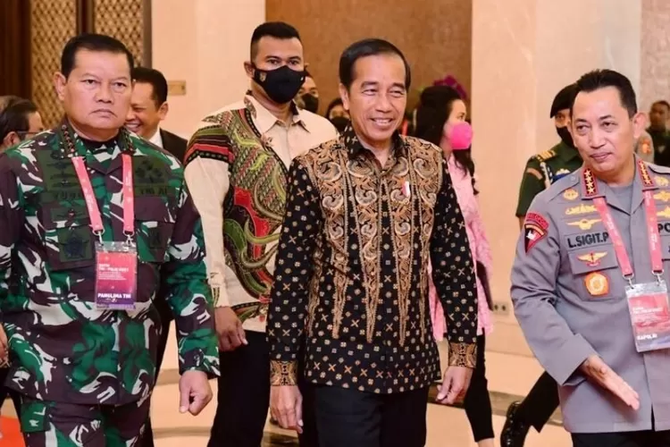 JOKOWI: Semua Anggota TNI-POLRI Pusat Dan Daerah Dapat 4 Tunjangan ...