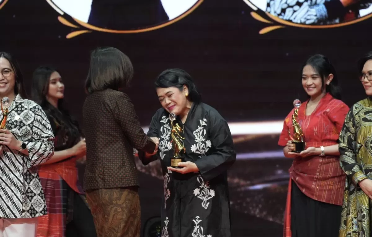Perempuan Binaan PNM Mekaar Berhasil Kembangkan Usaha dan Raih Prestasi Nasional