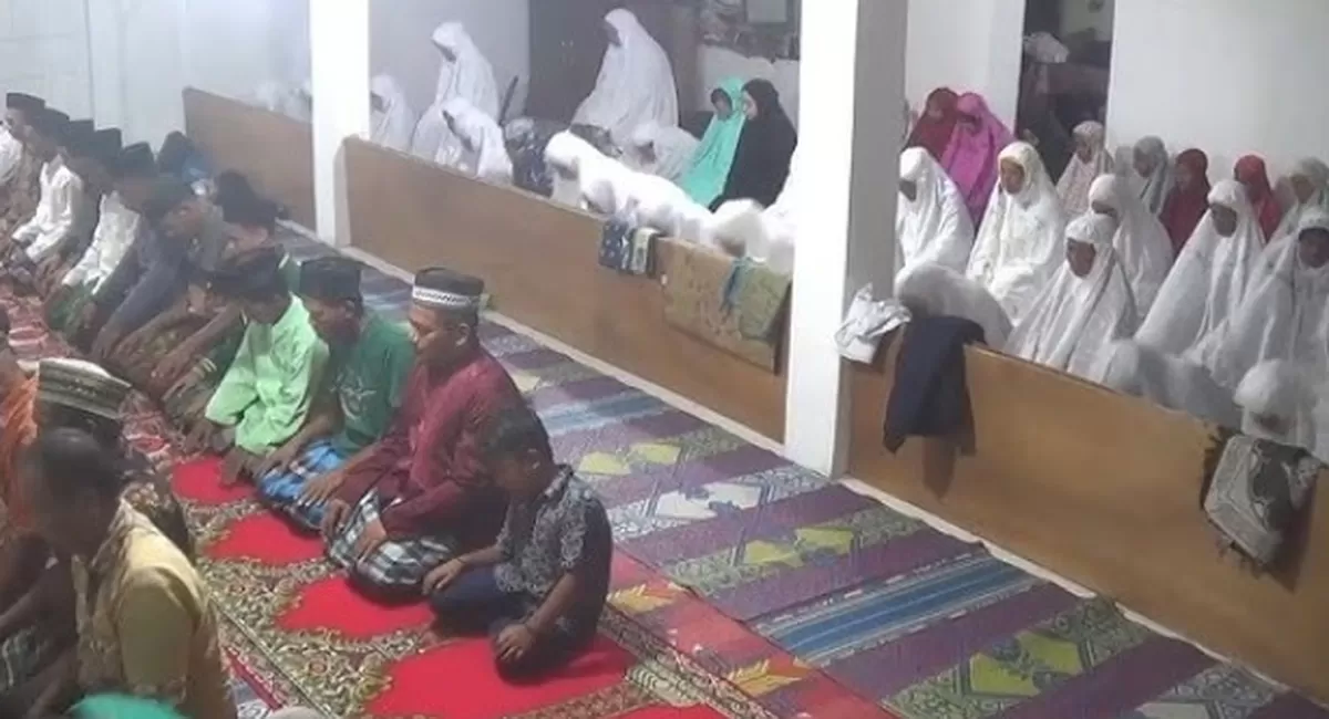 Ilustrasi. Salat Tarawih. Jamaah Tarekat Naqsyabandiyah Kota Padang malam ini mulai salat tarawih perdana./tangkap layat YouTube