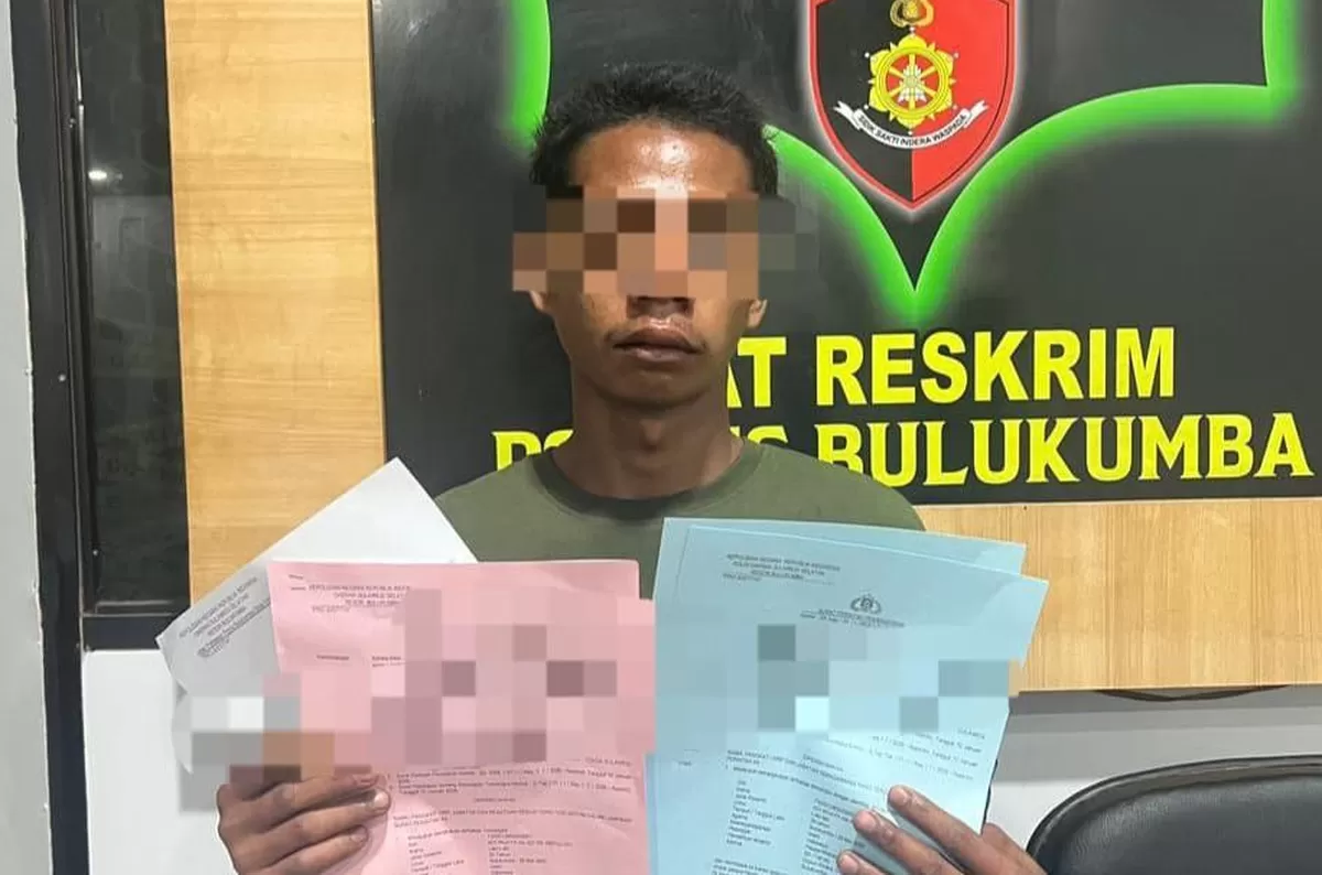 Pelaku penikaman ayah kandung di Bulukumba usai diamankan Polres Bulukumba.