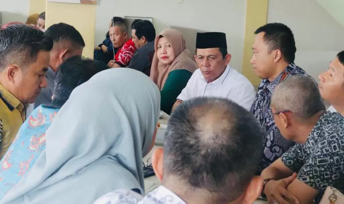 Gubernur Kepri Ansar Rhmad saat memimpin rakor Persiapan Pendampingan TKRS RSUD RAT oleh RSUP Hasan Sadikin Bandung. (Foto: Diskominfo Pemprov Keprri)