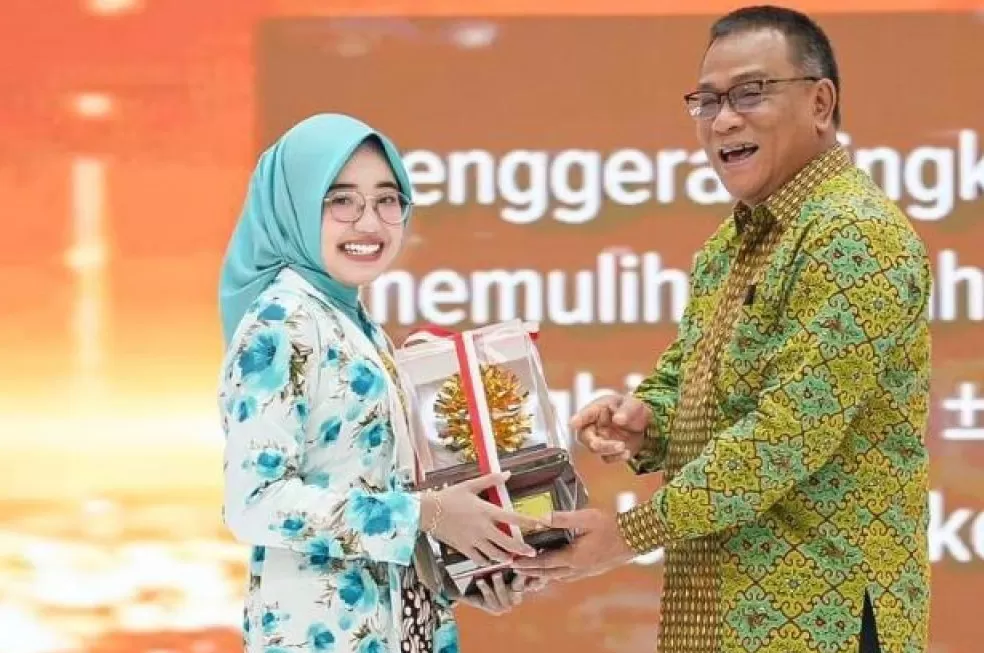 KEREN! Marsella Wahyu Muntia dari Sragen Ukir Sejarah, Raih Kalpataru Yuvan Berkat Gerakan Restorasi Lingkungan. (kliksolonews/dok Pemkab Sragen)