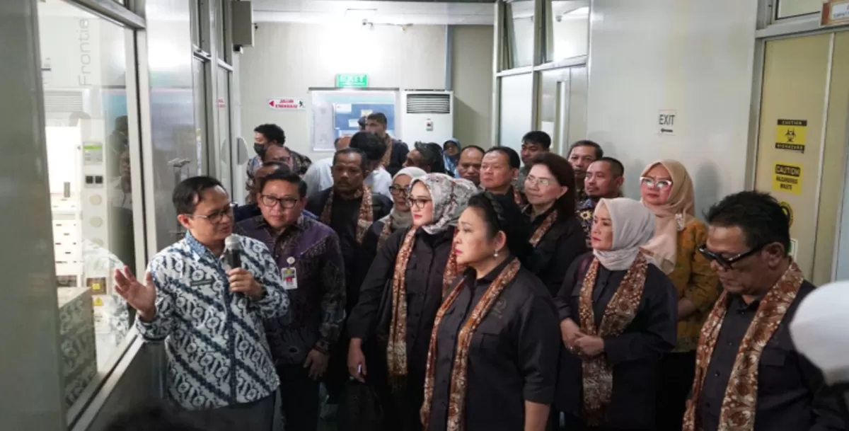Ketua Komisi IV DPR RI Siti Hediati Soeharto, atau yang lebih dikenal dengan nama Titiek Soeharto menegaskan pentingnya penguatan pengendalian Penyakit Hewan Menular Strategis (PHMS) untuk menjaga produktivitas ternak sekaligus melindungi keberlanjutan usaha peternak rakyat. (Kalimantansatu.com/Dok. Kementerian Pertanian)