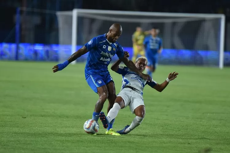 Persib Bandung vs PSIS Semarang. (Ilustrasi -persib.co.id)