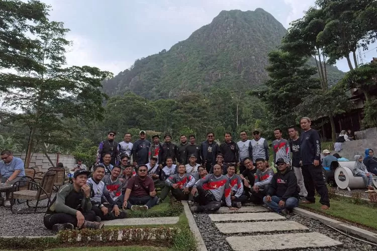 Komunitas Honda ADV Bogor Raya, mengadakan sunmori ke kawasan Bogor Timur, tepatnya di Sukamakmur, Kabupaten Bogor.